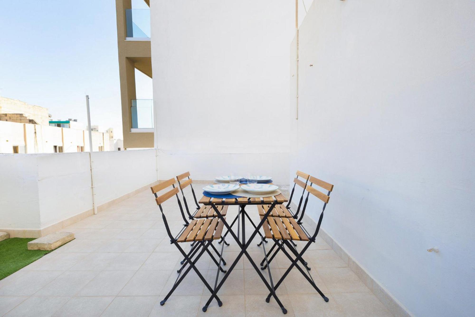 Spacious 2Br Penthouse With A Large Front-Terrace - Close To Bugibba Perched Beach St. Paul's Bay Exterior photo